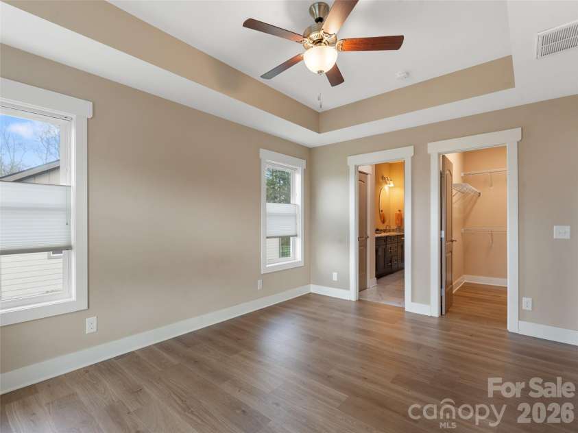 806 Blacksmith Run Drive, Hendersonville, NC 28792.  MLS# CAR4360662, YatesRealty ID 16708. 