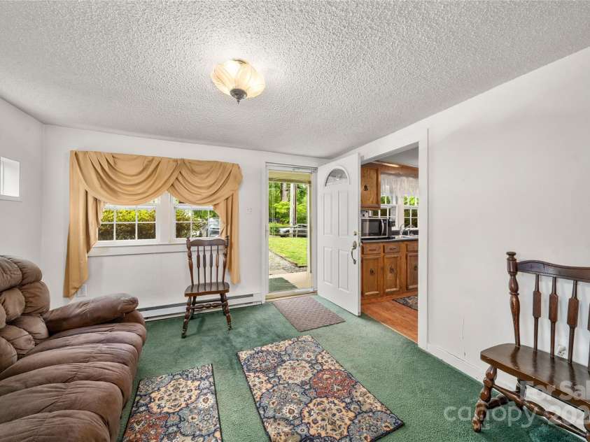 136 Ridgeway Avenue, Black Mountain, NC 28711.  MLS# CAR4259845, YatesRealty ID 16709. 