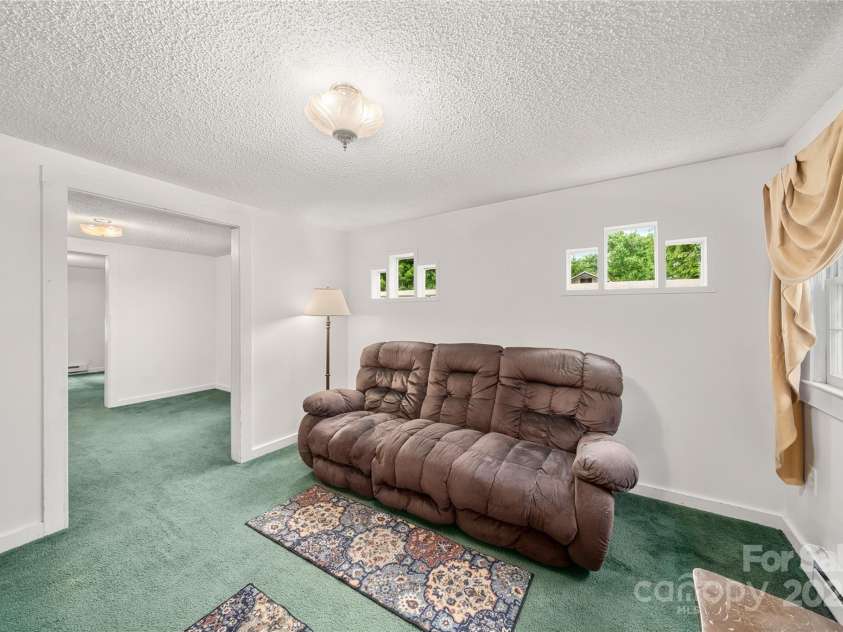 136 Ridgeway Avenue, Black Mountain, NC 28711.  MLS# CAR4259845, YatesRealty ID 16709. 