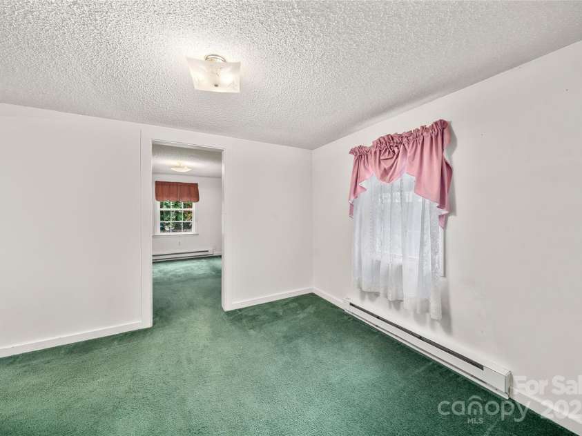 136 Ridgeway Avenue, Black Mountain, NC 28711.  MLS# CAR4259845, YatesRealty ID 16709. 