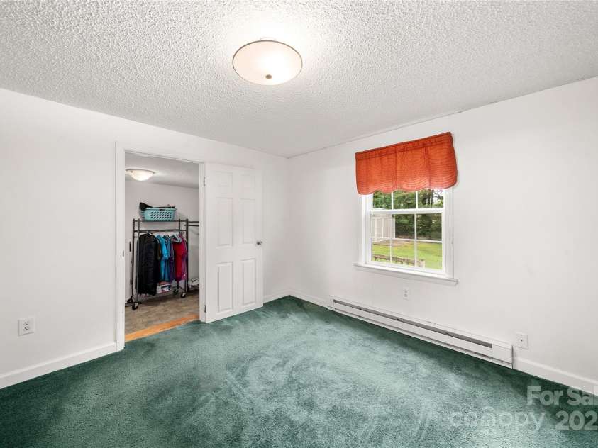 136 Ridgeway Avenue, Black Mountain, NC 28711.  MLS# CAR4259845, YatesRealty ID 16709. 