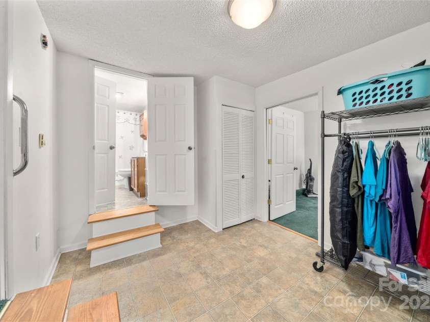 136 Ridgeway Avenue, Black Mountain, NC 28711.  MLS# CAR4259845, YatesRealty ID 16709. 