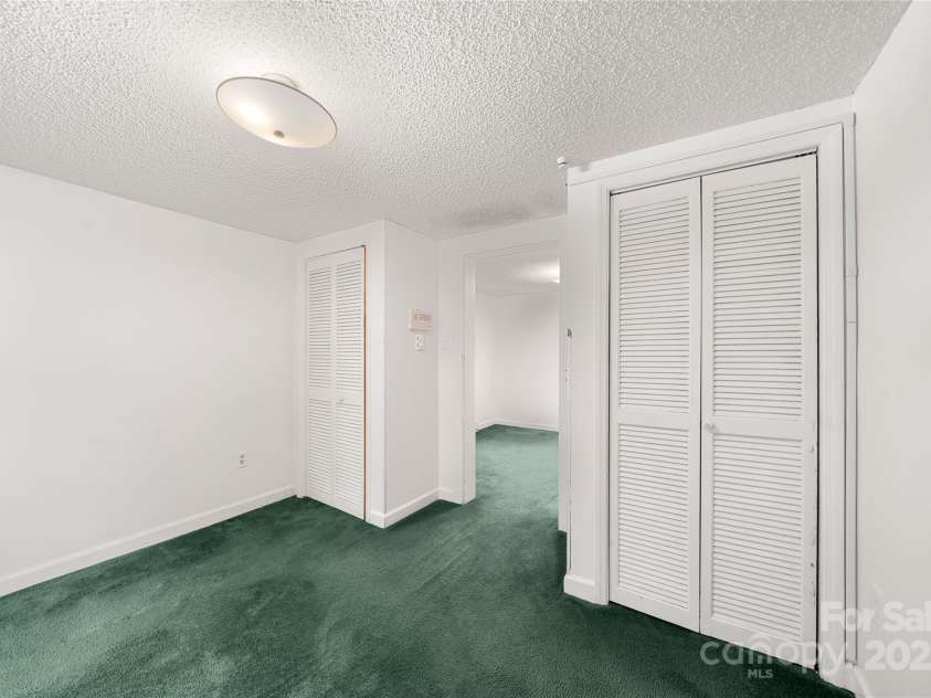 136 Ridgeway Avenue, Black Mountain, NC 28711.  MLS# CAR4259845, YatesRealty ID 16709. 