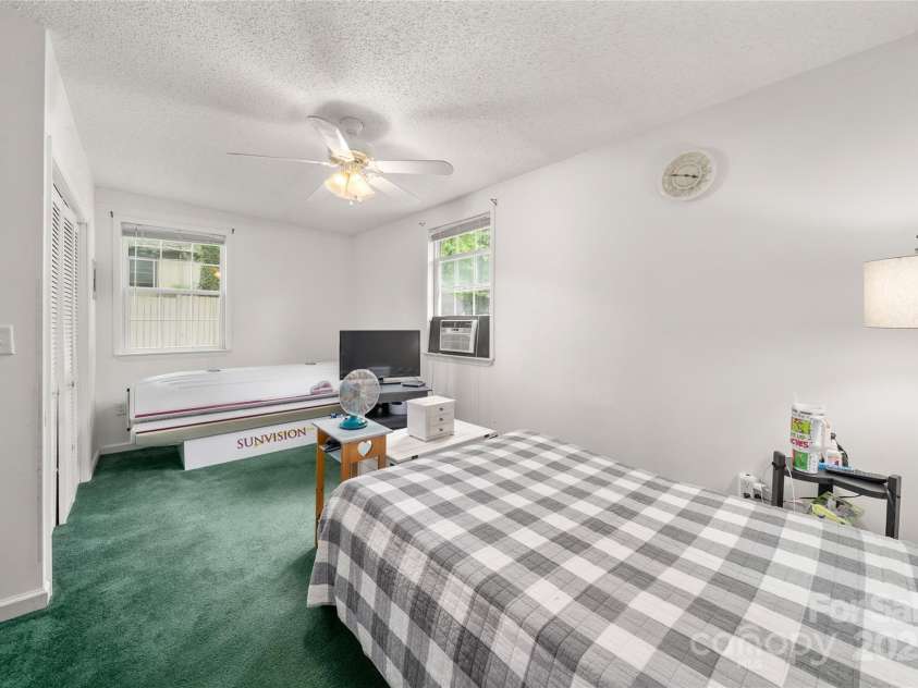 136 Ridgeway Avenue, Black Mountain, NC 28711.  MLS# CAR4259845, YatesRealty ID 16709. 