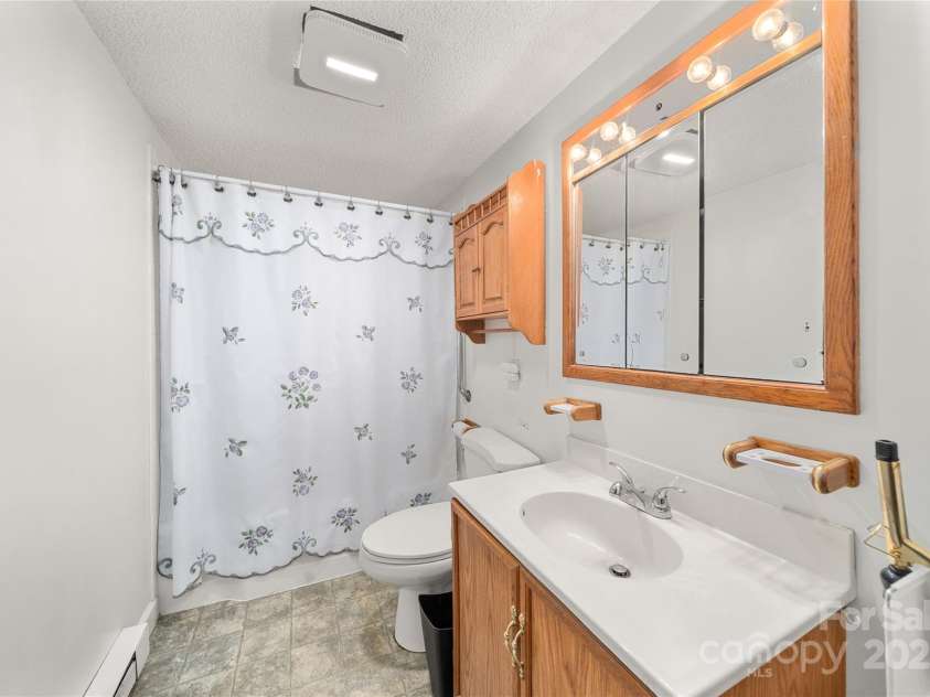 136 Ridgeway Avenue, Black Mountain, NC 28711.  MLS# CAR4259845, YatesRealty ID 16709. 