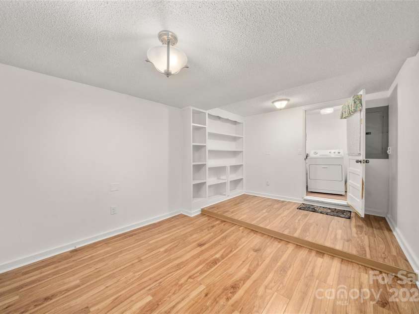 136 Ridgeway Avenue, Black Mountain, NC 28711.  MLS# CAR4259845, YatesRealty ID 16709. 