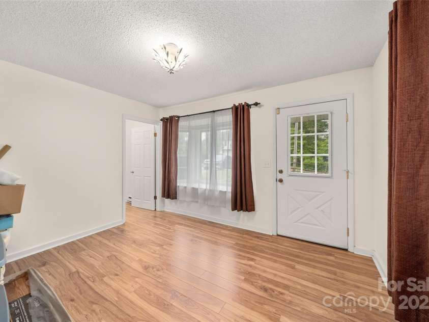 136 Ridgeway Avenue, Black Mountain, NC 28711.  MLS# CAR4259845, YatesRealty ID 16709. 