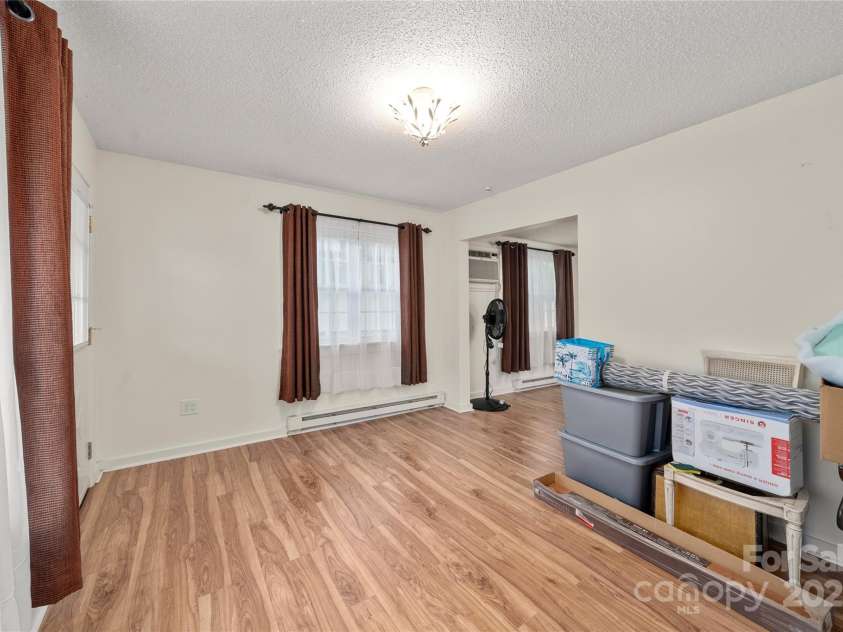 136 Ridgeway Avenue, Black Mountain, NC 28711.  MLS# CAR4259845, YatesRealty ID 16709. 