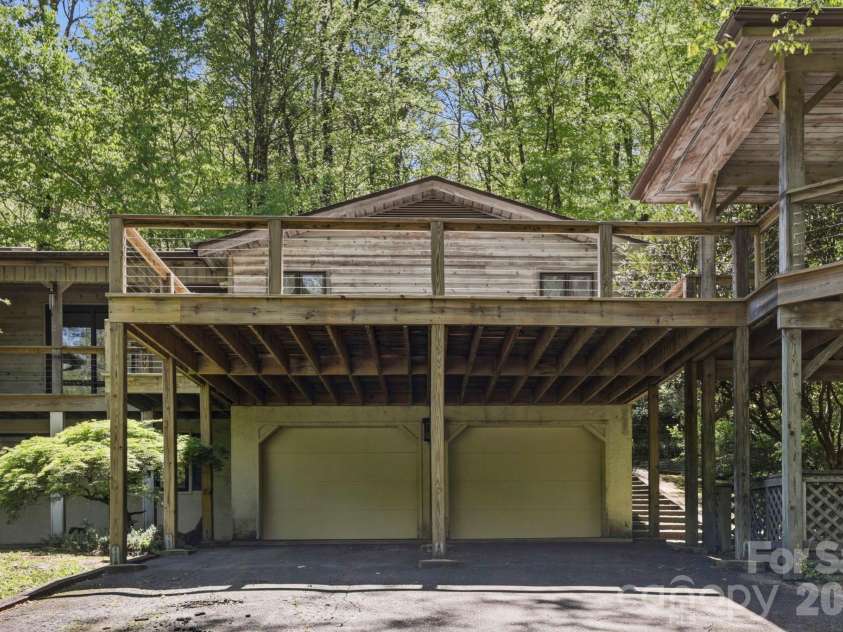 427 Wingfield Way, Brevard, NC 28712.  MLS# CAR4372461, YatesRealty ID 16709. 2 car garage and workshop 