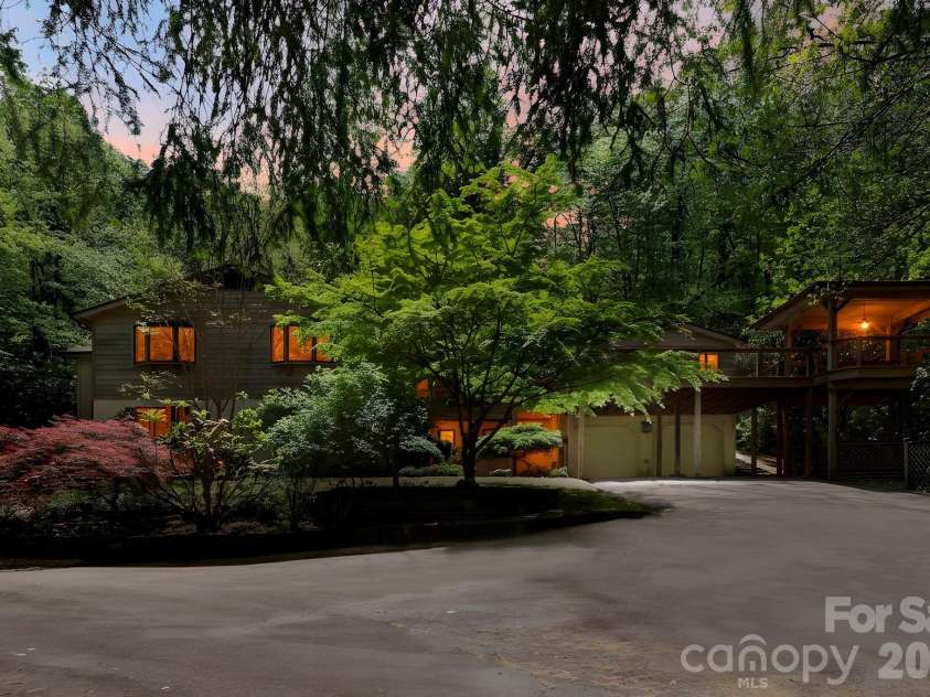 427 Wingfield Way, Brevard, NC 28712.  MLS# CAR4372461, YatesRealty ID 16709. 