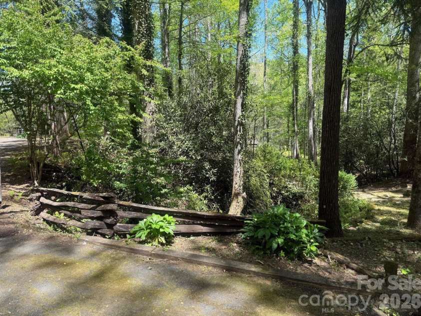 427 Wingfield Way, Brevard, NC 28712.  MLS# CAR4372461, YatesRealty ID 16709. 