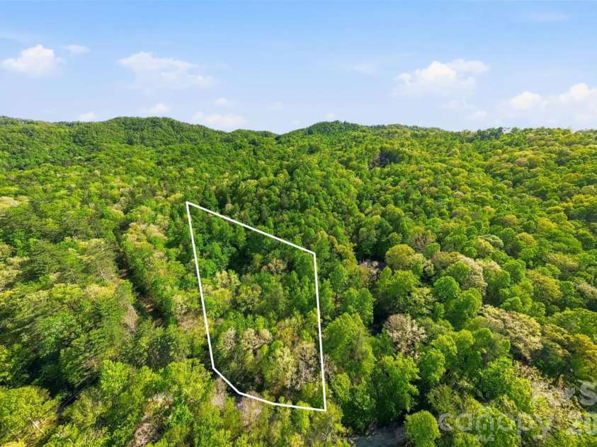 427 Wingfield Way, Brevard, NC 28712.  MLS# CAR4372461, YatesRealty ID 16709. 8573-48-3881-000 Approx. 2.04 acres 