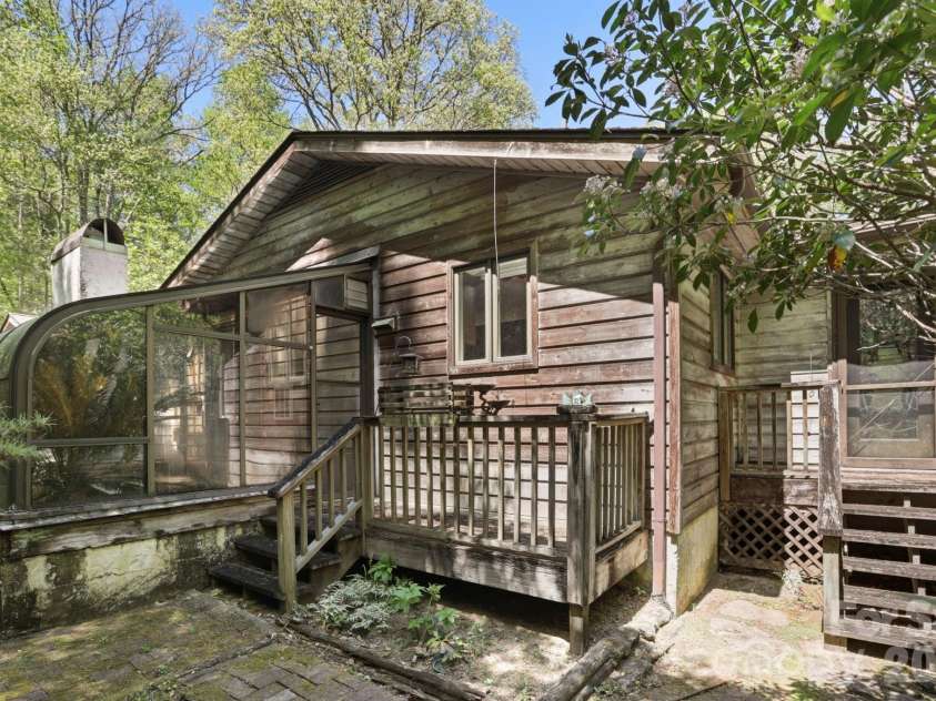 427 Wingfield Way, Brevard, NC 28712.  MLS# CAR4372461, YatesRealty ID 16709. Back area of the home. 