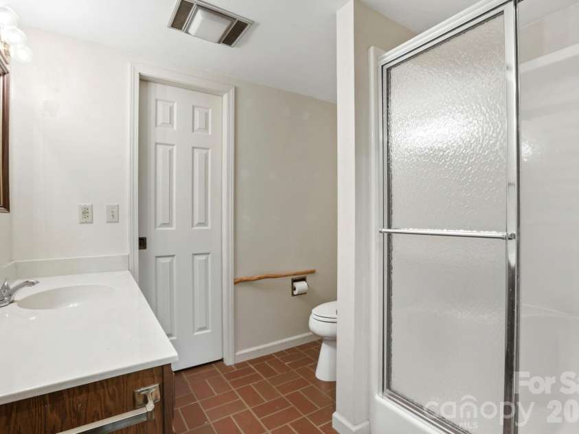 427 Wingfield Way, Brevard, NC 28712.  MLS# CAR4372461, YatesRealty ID 16709. Bath downstairs 
