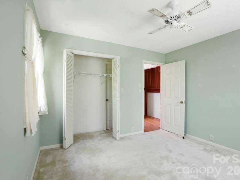 427 Wingfield Way, Brevard, NC 28712.  MLS# CAR4372461, YatesRealty ID 16709. Bedroom 
