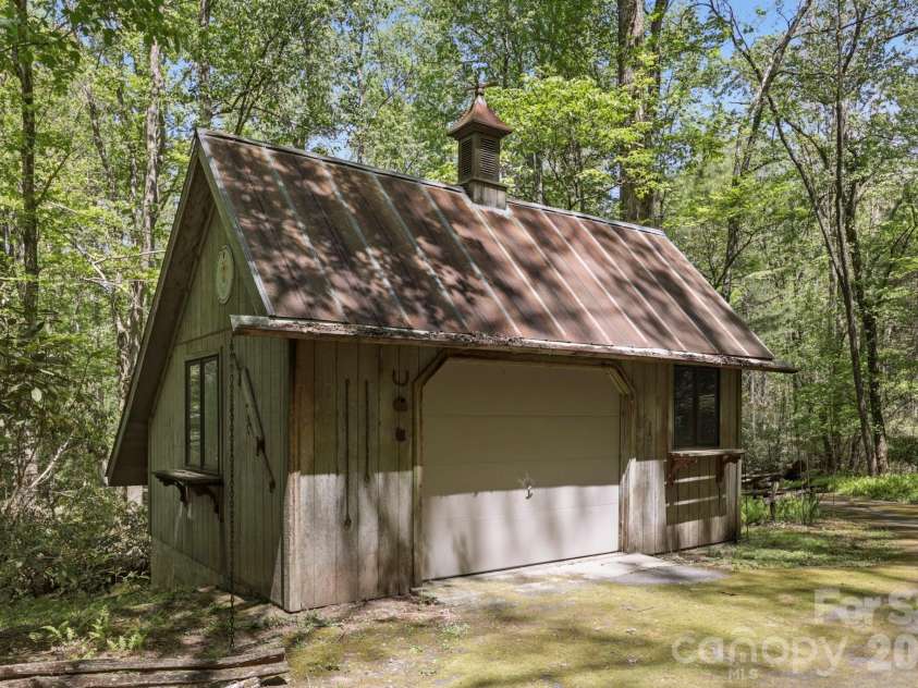 427 Wingfield Way, Brevard, NC 28712.  MLS# CAR4372461, YatesRealty ID 16709. Detached Garage on the property 4+ acres 