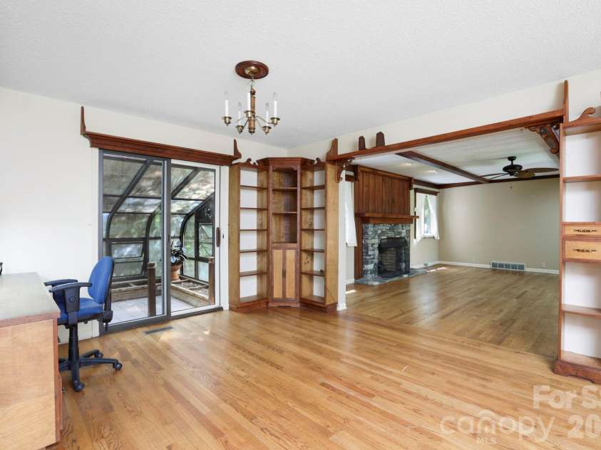 427 Wingfield Way, Brevard, NC 28712.  MLS# CAR4372461, YatesRealty ID 16709. Dining Area