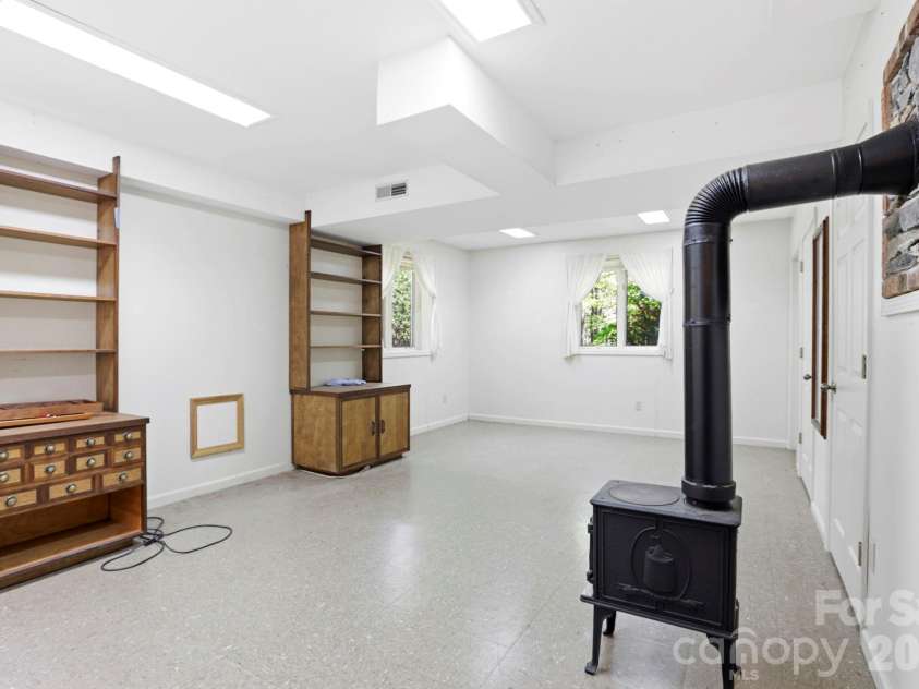 427 Wingfield Way, Brevard, NC 28712.  MLS# CAR4372461, YatesRealty ID 16709. Extra room in the basement with extra storage 