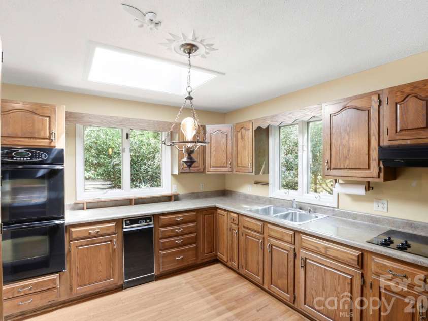 427 Wingfield Way, Brevard, NC 28712.  MLS# CAR4372461, YatesRealty ID 16709. Kitchen Area 
