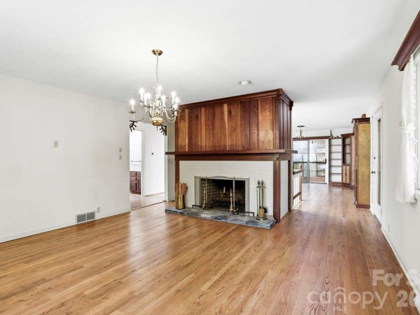 427 Wingfield Way, Brevard, NC 28712.  MLS# CAR4372461, YatesRealty ID 16709. Living Room 