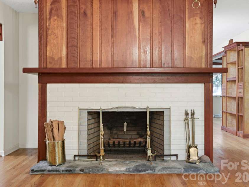 427 Wingfield Way, Brevard, NC 28712.  MLS# CAR4372461, YatesRealty ID 16709. Living Room 
