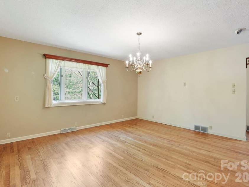 427 Wingfield Way, Brevard, NC 28712.  MLS# CAR4372461, YatesRealty ID 16709. Living Room with fireplace