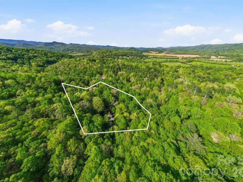 427 Wingfield Way, Brevard, NC 28712.  MLS# CAR4372461, YatesRealty ID 16709. Pin # 8573-48-1843-000Approx. 2.01 acres