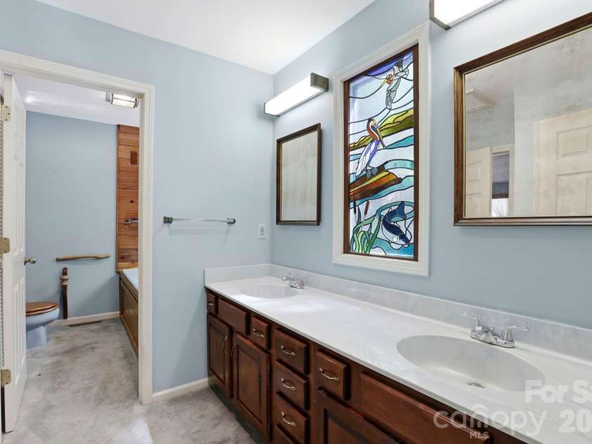 427 Wingfield Way, Brevard, NC 28712.  MLS# CAR4372461, YatesRealty ID 16709. Primary Bath 