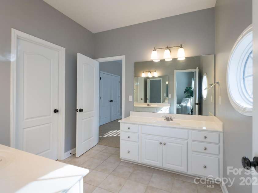 228 Black Mountain Drive, Fort Mill, SC 29708.  MLS# CAR4225909, YatesRealty ID 1671. Jack & Jill bath