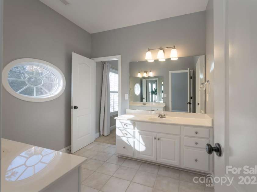 228 Black Mountain Drive, Fort Mill, SC 29708.  MLS# CAR4225909, YatesRealty ID 1671. Jack & Jill bath