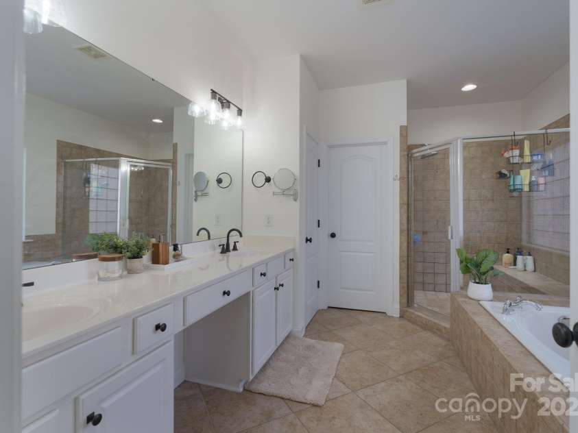 228 Black Mountain Drive, Fort Mill, SC 29708.  MLS# CAR4225909, YatesRealty ID 1671. Primary bath