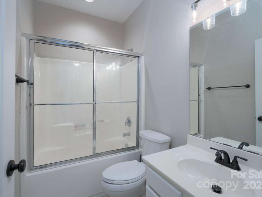 228 Black Mountain Drive, Fort Mill, SC 29708.  MLS# CAR4225909, YatesRealty ID 1671. Upper level guest bath #1