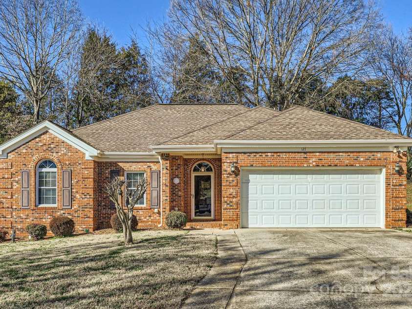 127 Lakewood Circle Drive, Mooresville, NC 28117.  MLS# CAR4224341, YatesRealty ID 16710. 