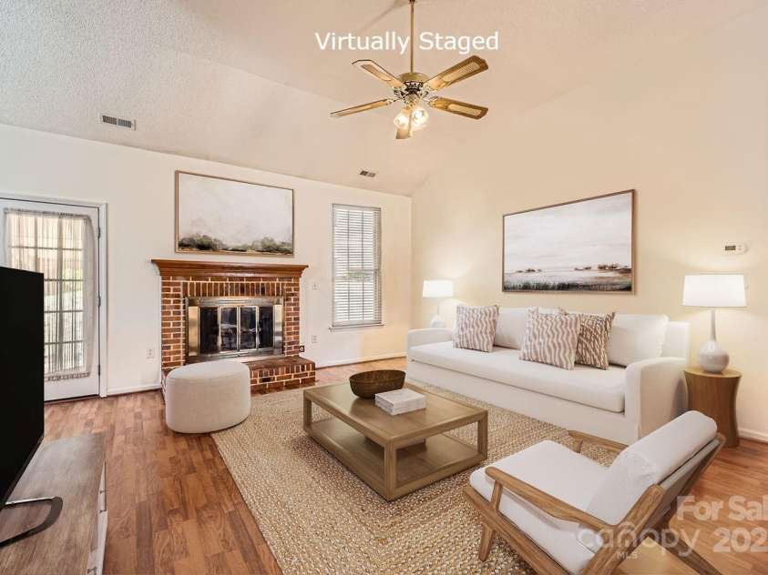 127 Lakewood Circle Drive, Mooresville, NC 28117.  MLS# CAR4224341, YatesRealty ID 16710. 