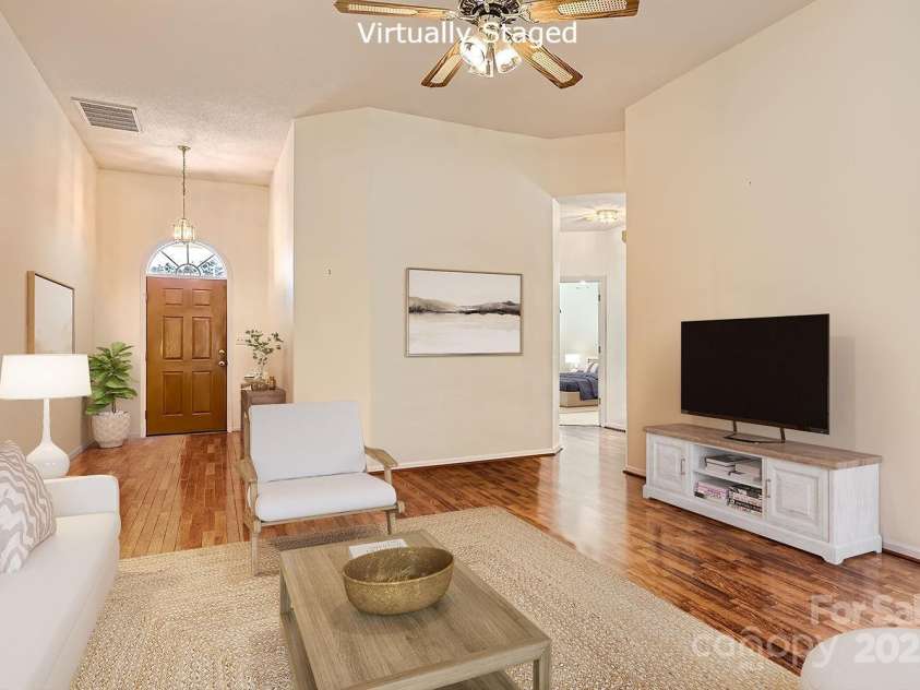 127 Lakewood Circle Drive, Mooresville, NC 28117.  MLS# CAR4224341, YatesRealty ID 16710. 