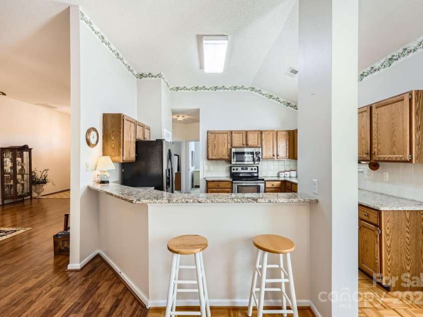 127 Lakewood Circle Drive, Mooresville, NC 28117.  MLS# CAR4224341, YatesRealty ID 16710. 