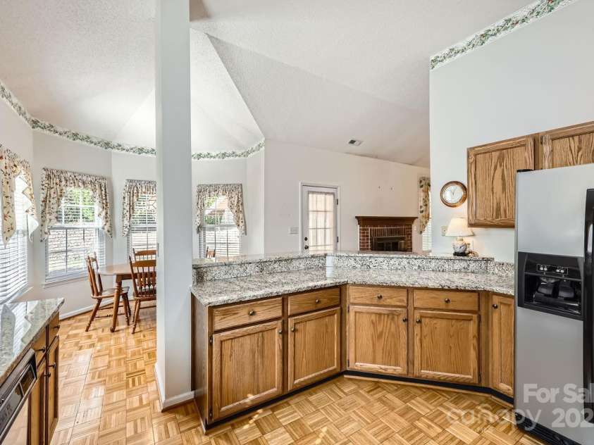127 Lakewood Circle Drive, Mooresville, NC 28117.  MLS# CAR4224341, YatesRealty ID 16710. 