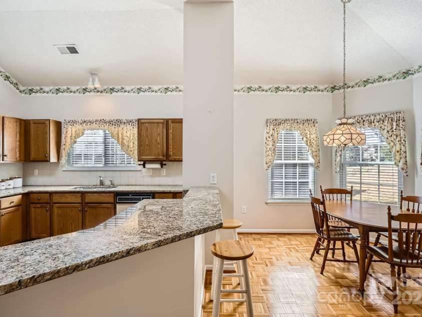127 Lakewood Circle Drive, Mooresville, NC 28117.  MLS# CAR4224341, YatesRealty ID 16710. 