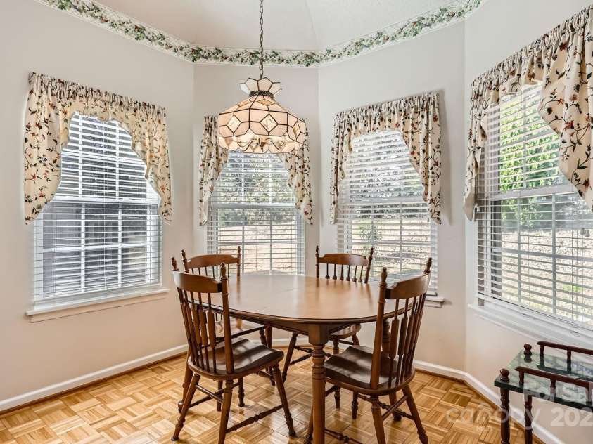 127 Lakewood Circle Drive, Mooresville, NC 28117.  MLS# CAR4224341, YatesRealty ID 16710. 