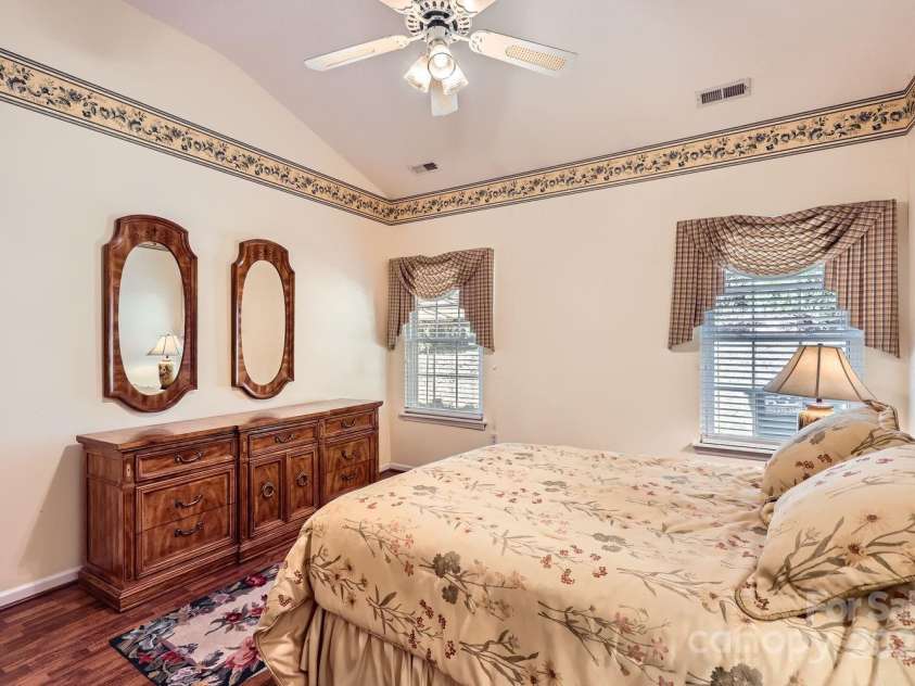 127 Lakewood Circle Drive, Mooresville, NC 28117.  MLS# CAR4224341, YatesRealty ID 16710. 