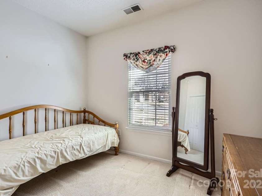 127 Lakewood Circle Drive, Mooresville, NC 28117.  MLS# CAR4224341, YatesRealty ID 16710. 