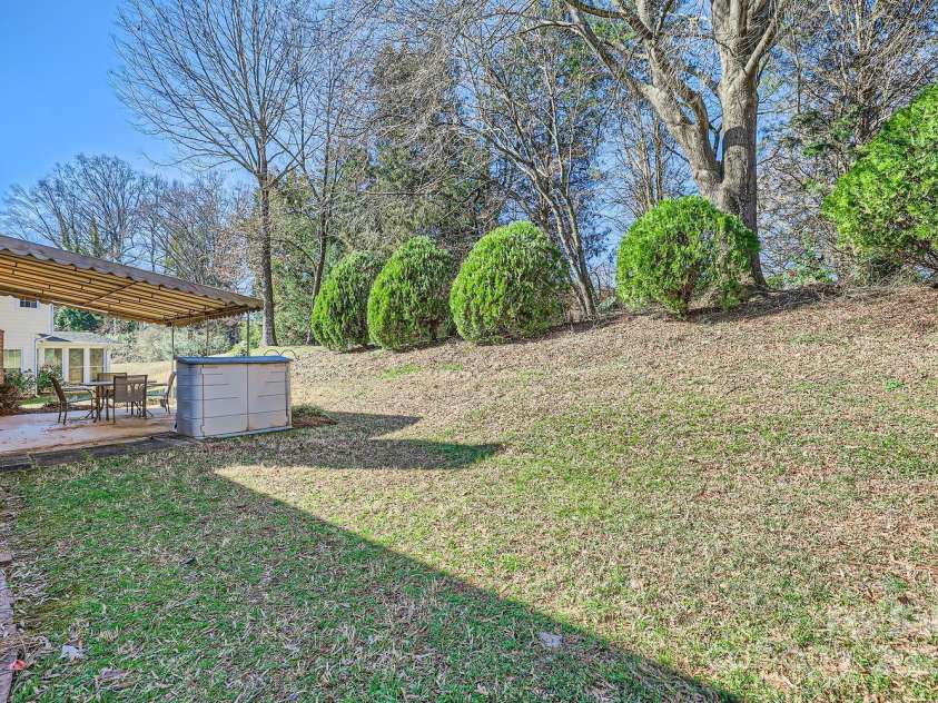 127 Lakewood Circle Drive, Mooresville, NC 28117.  MLS# CAR4224341, YatesRealty ID 16710. 