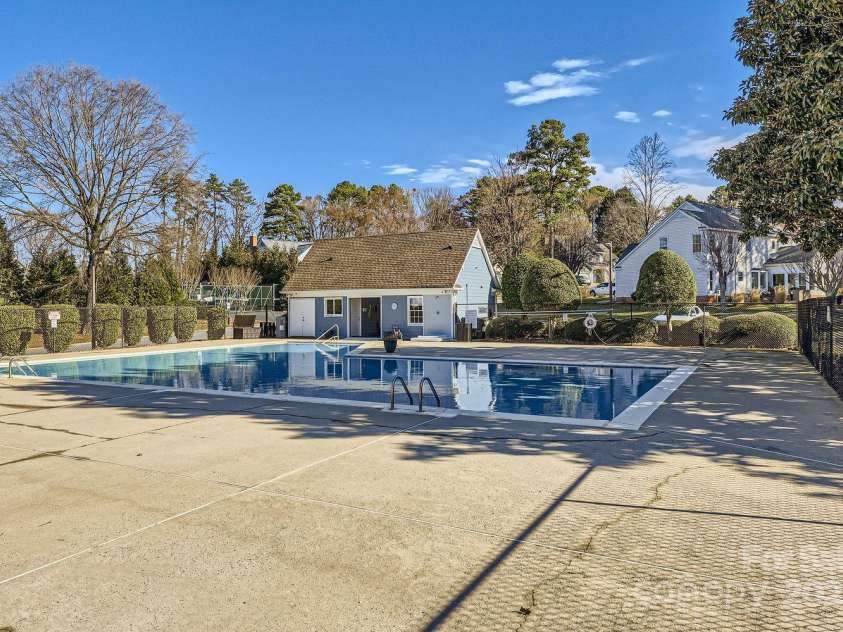 127 Lakewood Circle Drive, Mooresville, NC 28117.  MLS# CAR4224341, YatesRealty ID 16710. 