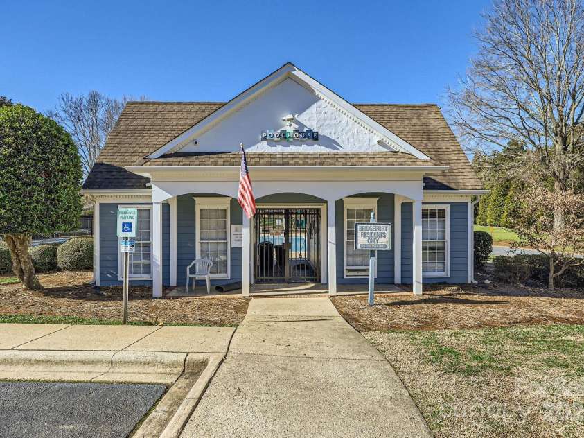 127 Lakewood Circle Drive, Mooresville, NC 28117.  MLS# CAR4224341, YatesRealty ID 16710. 