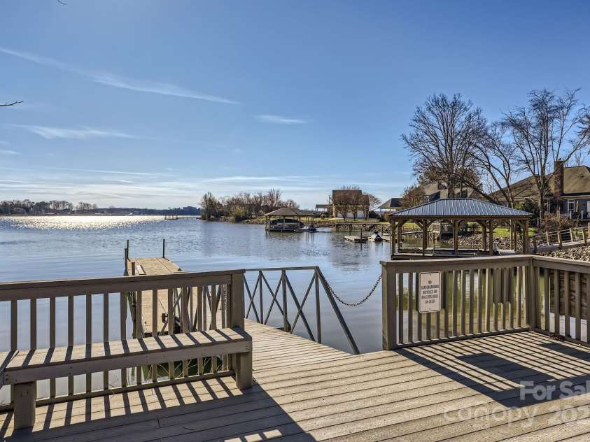 127 Lakewood Circle Drive, Mooresville, NC 28117.  MLS# CAR4224341, YatesRealty ID 16710. 