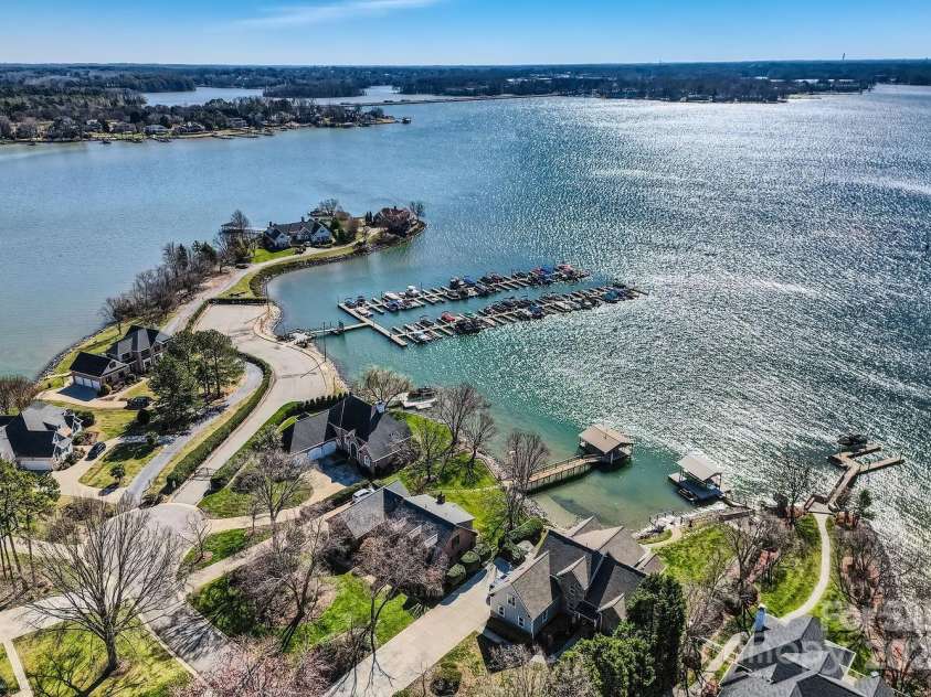 127 Lakewood Circle Drive, Mooresville, NC 28117.  MLS# CAR4224341, YatesRealty ID 16710. 