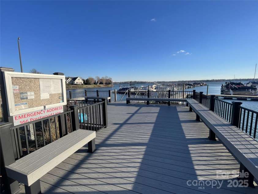 127 Lakewood Circle Drive, Mooresville, NC 28117.  MLS# CAR4224341, YatesRealty ID 16710. 