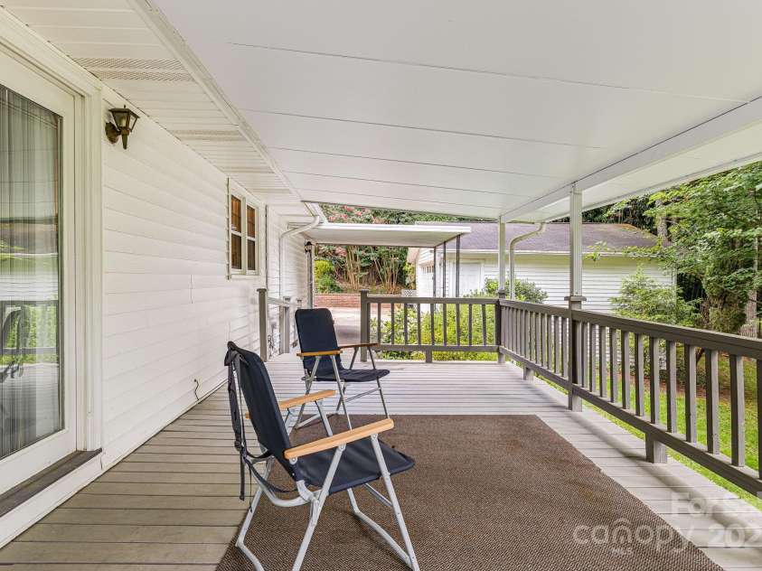 38 Westridge Drive, Asheville, NC 28803.  MLS# CAR4264261, YatesRealty ID 16711. Back Porch