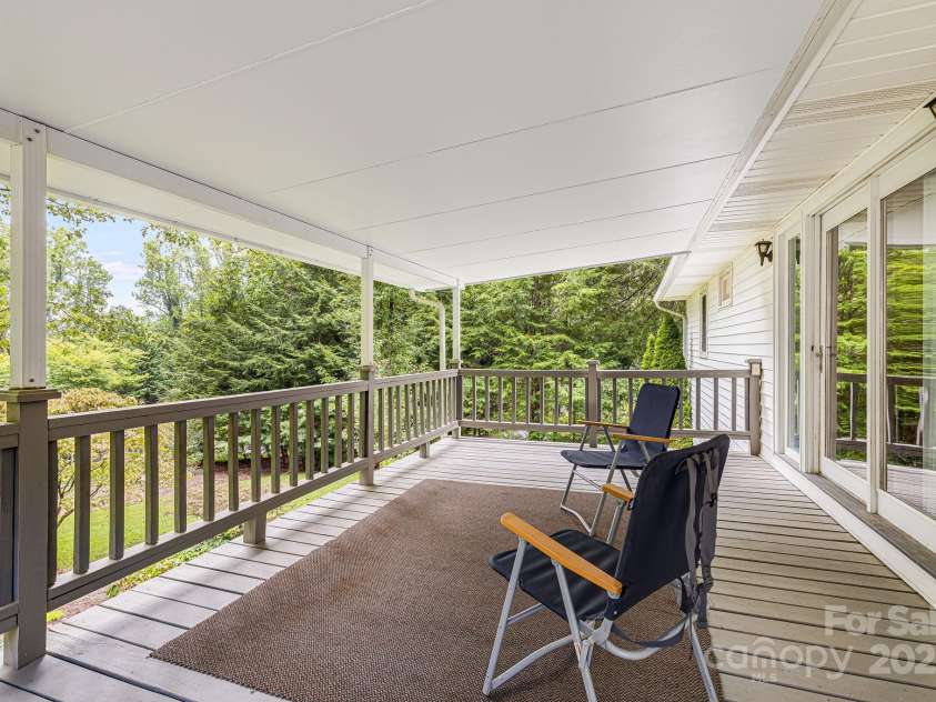 38 Westridge Drive, Asheville, NC 28803.  MLS# CAR4264261, YatesRealty ID 16711. Back Porch