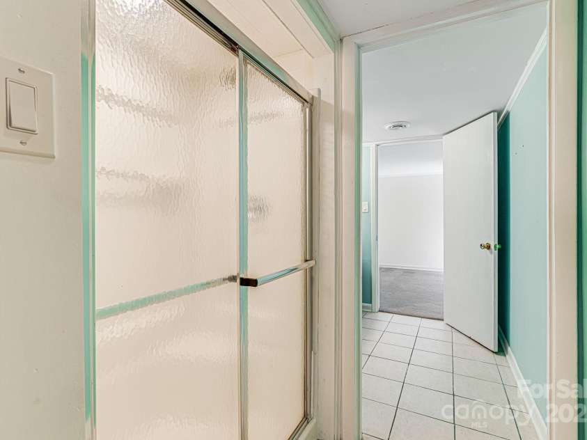 38 Westridge Drive, Asheville, NC 28803.  MLS# CAR4264261, YatesRealty ID 16711. Basement Bathroom